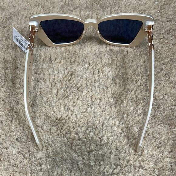 Quay Chain Reaction Pearl Rose Gold Cat Eye Mirrored Sunglasses - Picture 4 of 7